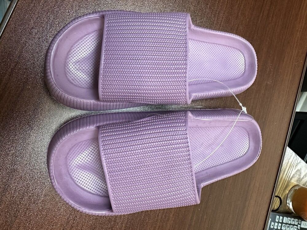 NWOT Cloud Pillow Slides Lilac Size EU 32-33 US 2-4